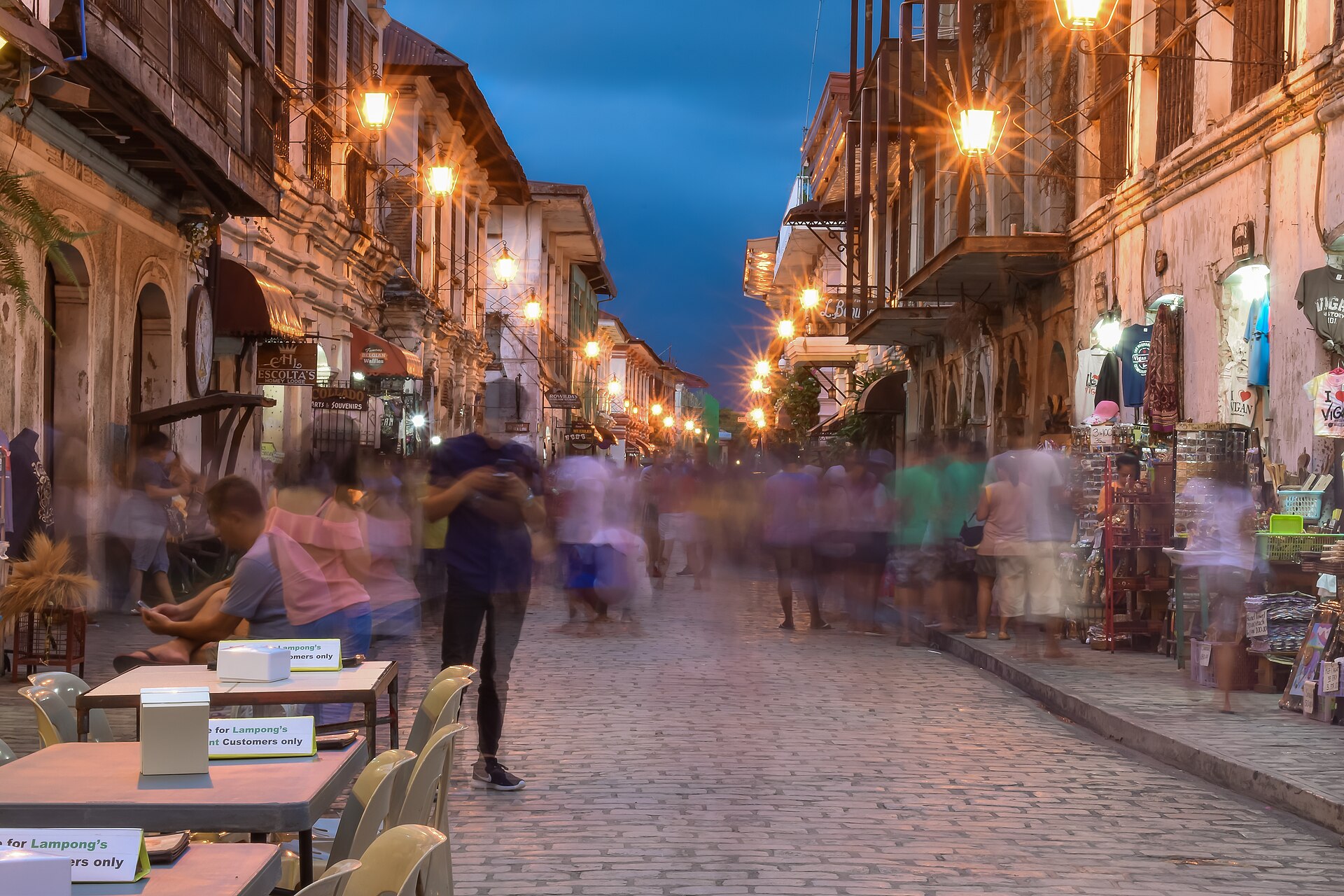 Calle Crisologo in Vigan at blue hour